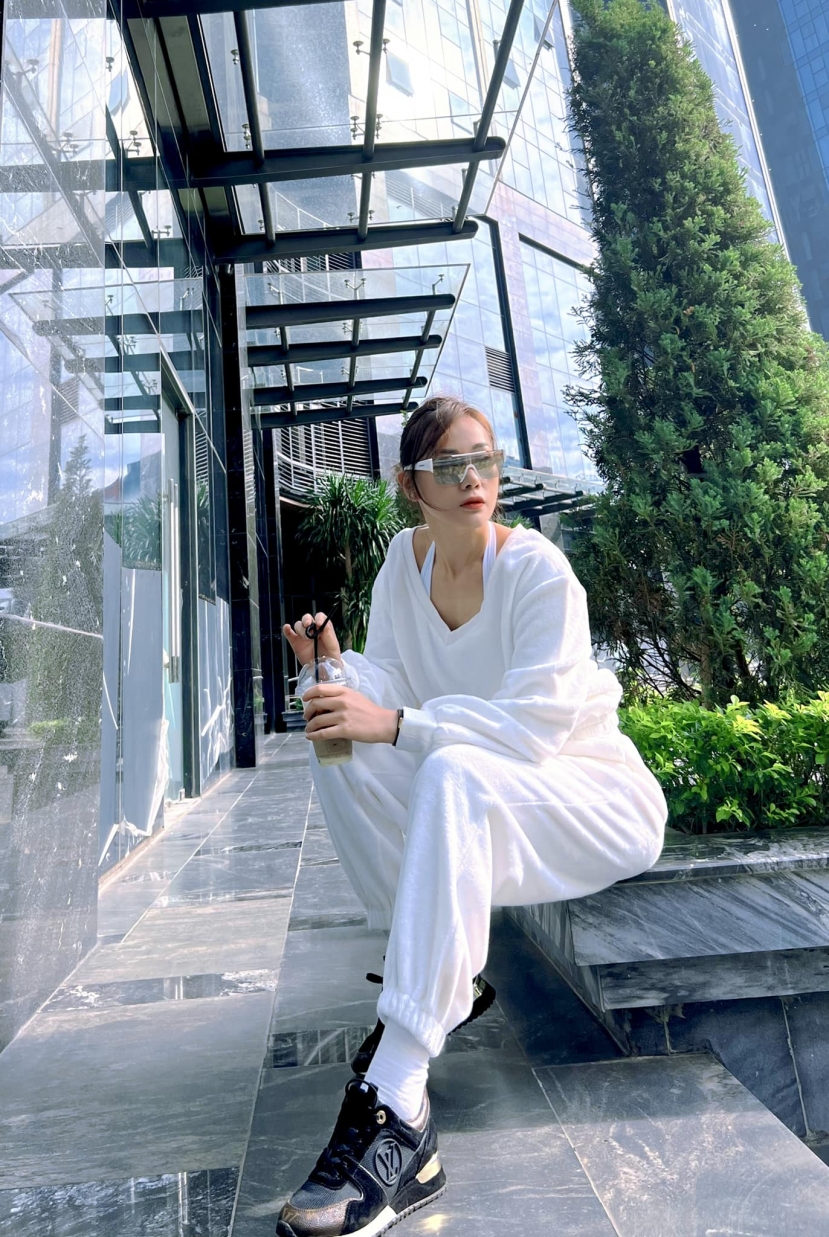 Phương Oanh trẻ trung năng động khi diện trang phục thể thao. Ảnh: FBNV Phương Oanh trẻ trung năng động khi diện trang phục thể thao. Ảnh: FBNV
