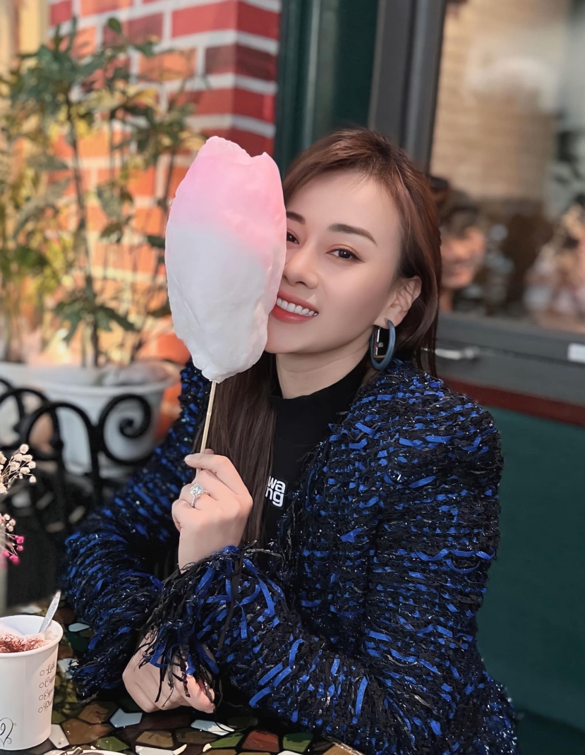 Phương Oanh gây ấn tượng bởi diện mạo sang chảnh trong bộ ảnh gần nhất. Ảnh: FBNV Phương Oanh gây ấn tượng bởi diện mạo sang chảnh trong bộ ảnh gần nhất. Ảnh: FBNV