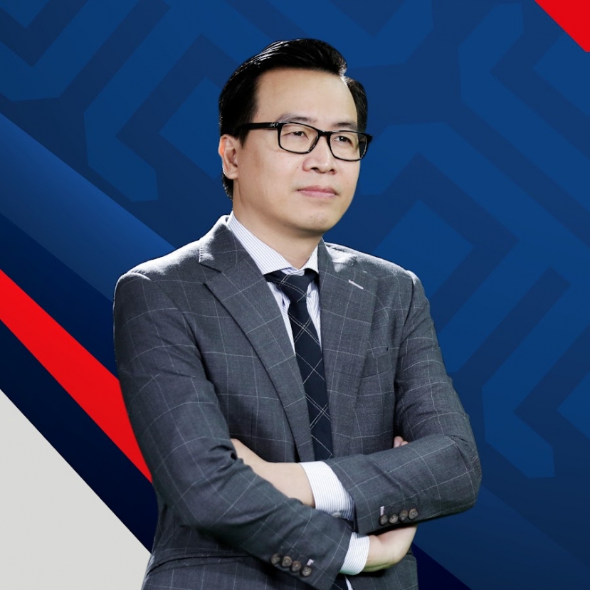 Bình luận viên bóng đá đình đám Tạ Biên Cương là em trai của Tạ Bích Loan. Ảnh: Internet Bình luận viên bóng đá đình đám Tạ Biên Cương là em trai của Tạ Bích Loan. Ảnh: Internet