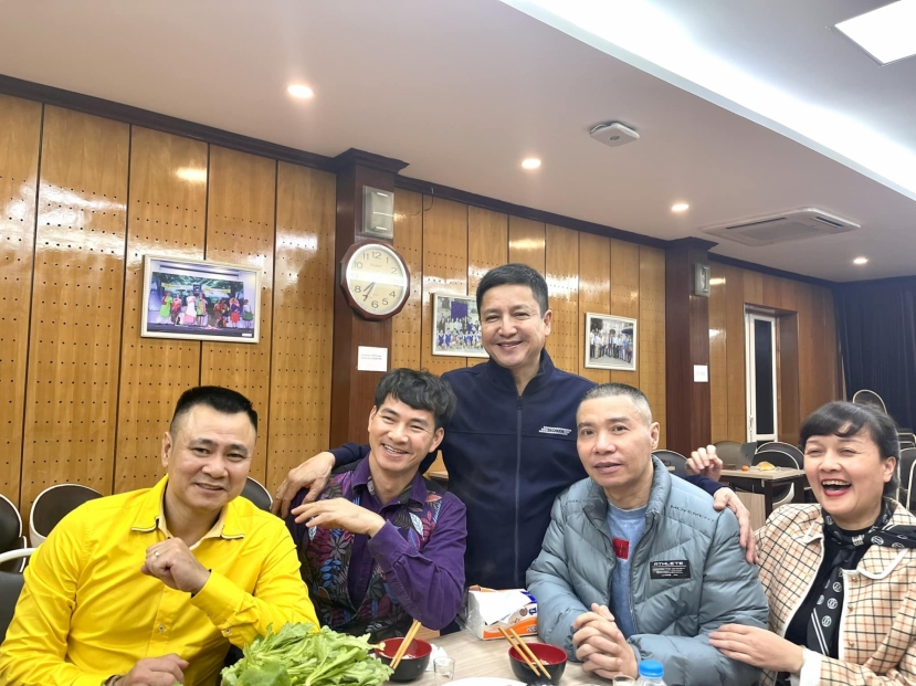 Táo Quân 2023: Dàn nghệ sĩ hăng say tập luyện, Chí Trung xả kho ảnh hậu trường thú vị - Ảnh 1 Táo Quân 2023: Dàn nghệ sĩ hăng say tập luyện, Chí Trung xả kho ảnh hậu trường thú vị - Ảnh 1