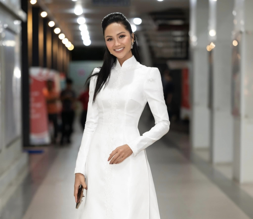 Suốt hành trình dài trên cương vị Hoa hậu, H'Hen Niê được yêu mến bởi sự chân chất, nói không với ồn ào Suốt hành trình dài trên cương vị Hoa hậu, H'Hen Niê được yêu mến bởi sự chân chất, nói không với ồn ào