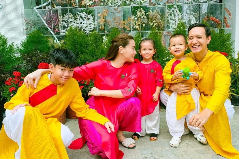 Bên cạnh sự nghiệp đồ sộ, cuộc sống hôn nhân viên mãn của Hồ Ngọc Hà khiến công chúng ngưỡng mộ Bên cạnh sự nghiệp đồ sộ, cuộc sống hôn nhân viên mãn của Hồ Ngọc Hà khiến công chúng ngưỡng mộ