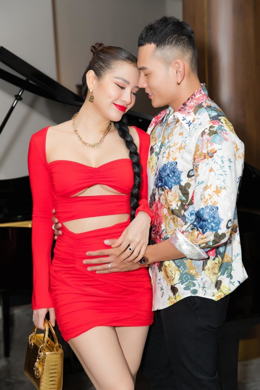 Phương Trinh Jolie và Lý Bình nhanh chóng đón tin vui sau ít tháng kết hôn Phương Trinh Jolie và Lý Bình nhanh chóng đón tin vui sau ít tháng kết hôn