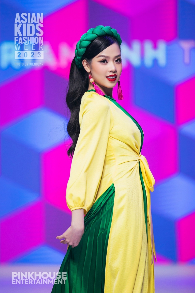 Bà Phạm Kim Dung từng tiết lộ Thanh Thủy sẽ được đại diện Việt Nam tham gia đấu tường nhan sắc quốc tế Bà Phạm Kim Dung từng tiết lộ Thanh Thủy sẽ được đại diện Việt Nam tham gia đấu tường nhan sắc quốc tế