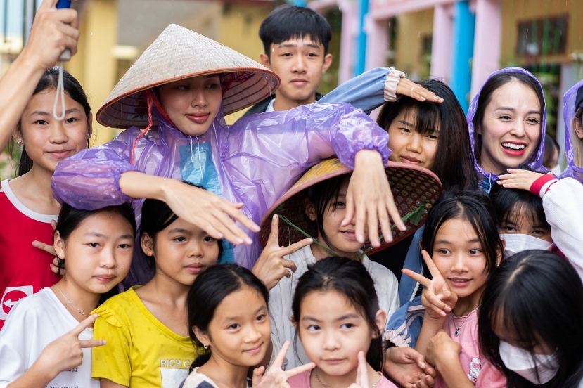 Thùy Tiên và hành trình nhân ái hậu kết thúc nhiệm kỳ Hoa hậu Hòa bình Quốc tế - Ảnh 2 Thùy Tiên và hành trình nhân ái hậu kết thúc nhiệm kỳ Hoa hậu Hòa bình Quốc tế - Ảnh 2