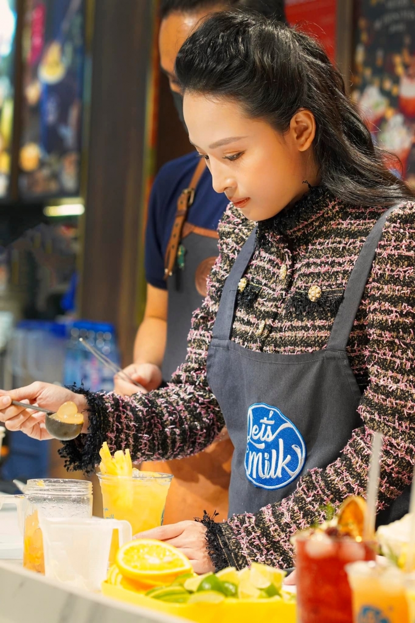 Mỗi khi xuất hiện trước công chúng, cô đều cho thấy sự chỉn chu, lịch thiệp Mỗi khi xuất hiện trước công chúng, cô đều cho thấy sự chỉn chu, lịch thiệp