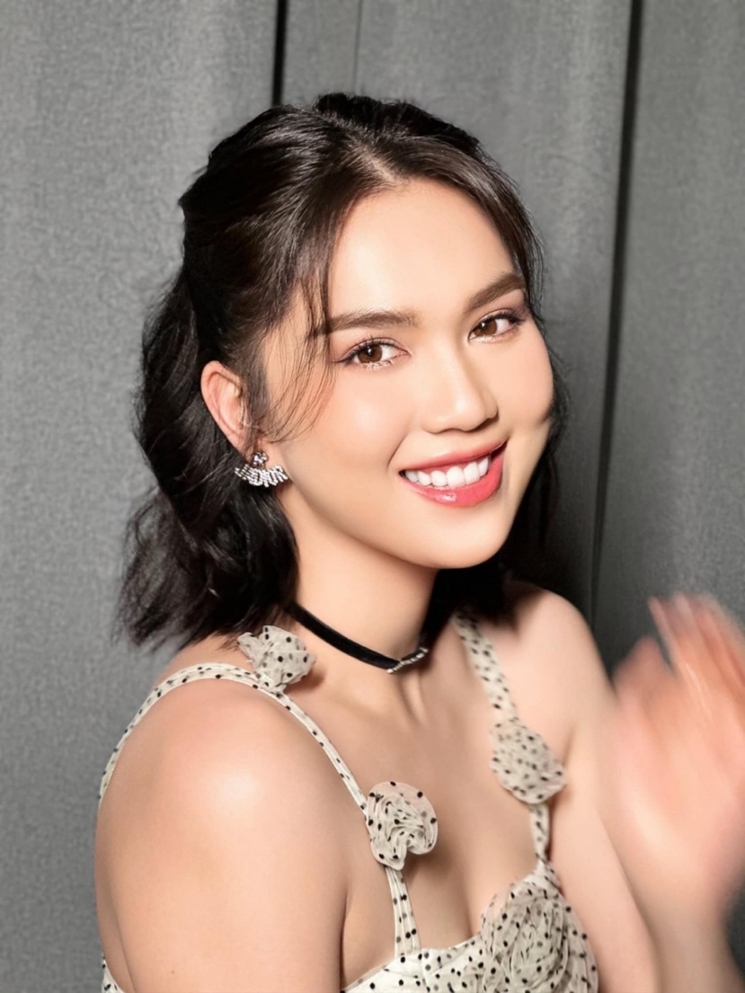 Netizen đánh giá đây là kiểu tóc 'chân ái' của Ngọc Trinh Netizen đánh giá đây là kiểu tóc 'chân ái' của Ngọc Trinh