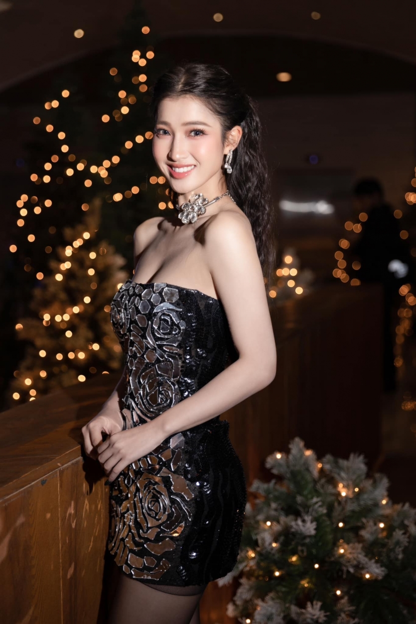 Phương Nhi ngọt ngào xuống phố, lưng trần trắng 'phát sáng' mới gây chú ý - Ảnh 4 Phương Nhi ngọt ngào xuống phố, lưng trần trắng 'phát sáng' mới gây chú ý - Ảnh 4