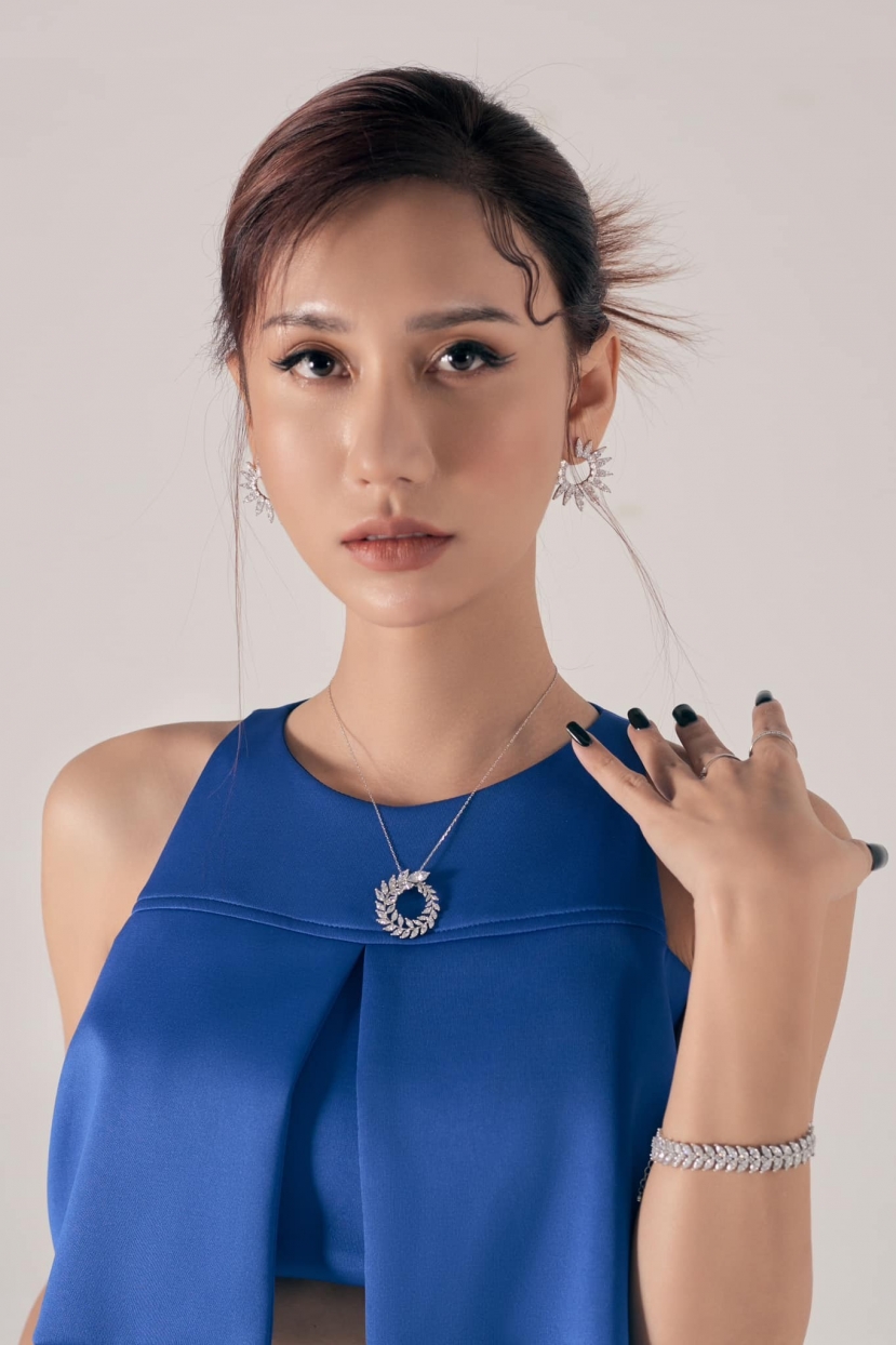 Nhan sắc của giọng ca Tạm Biệt Nhé được khen ngợi ngày càng thăng hạng, nữ tính Nhan sắc của giọng ca Tạm Biệt Nhé được khen ngợi ngày càng thăng hạng, nữ tính