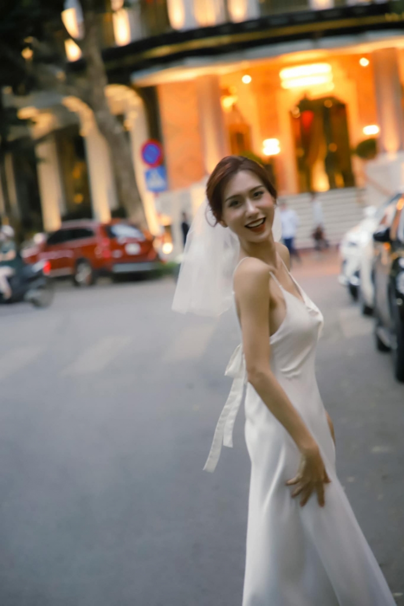 Lynk Lee chia sẻ loạt ảnh diện váy cô dâu làm dấy lên tin đồn sắp lấy chồng Lynk Lee chia sẻ loạt ảnh diện váy cô dâu làm dấy lên tin đồn sắp lấy chồng