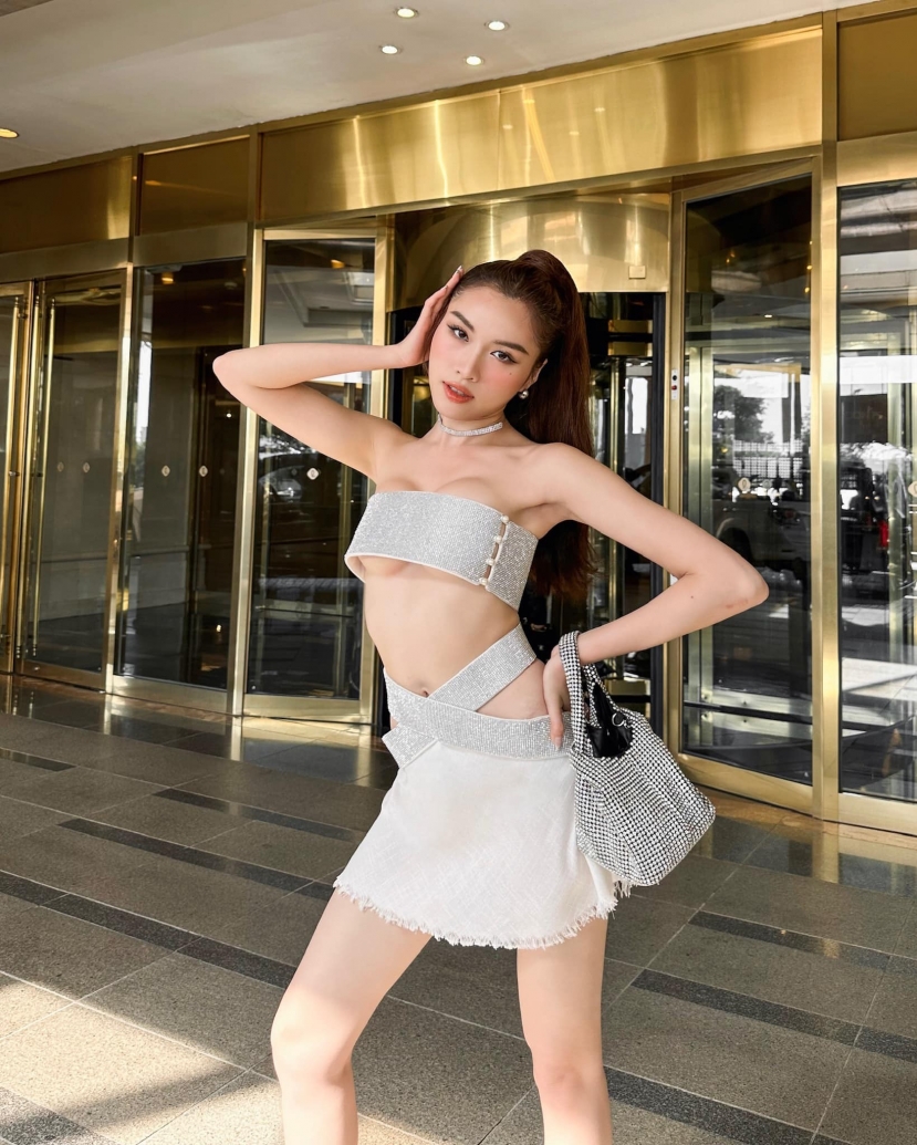 Thanh Thanh Huyền luôn lăng xê những thiết kế cut-out táo bạo Thanh Thanh Huyền luôn lăng xê những thiết kế cut-out táo bạo