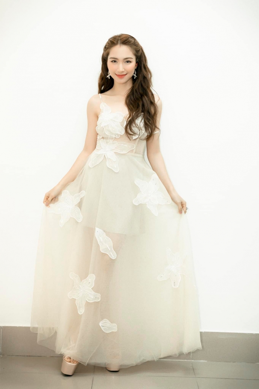 Hòa Minzy ngày càng gặt hái thành công trong sự nghiệp Hòa Minzy ngày càng gặt hái thành công trong sự nghiệp