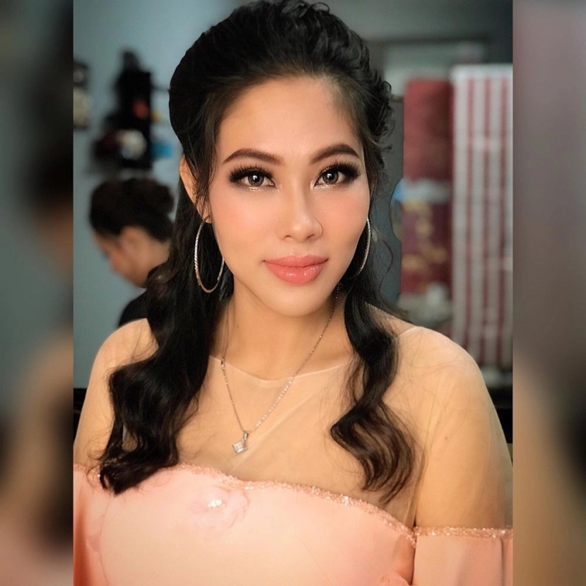 Bà Đặng Thùy Trang yêu cầu bị đơn Thùy Tiên bồi thường 2,4 tỷ đồng Bà Đặng Thùy Trang yêu cầu bị đơn Thùy Tiên bồi thường 2,4 tỷ đồng