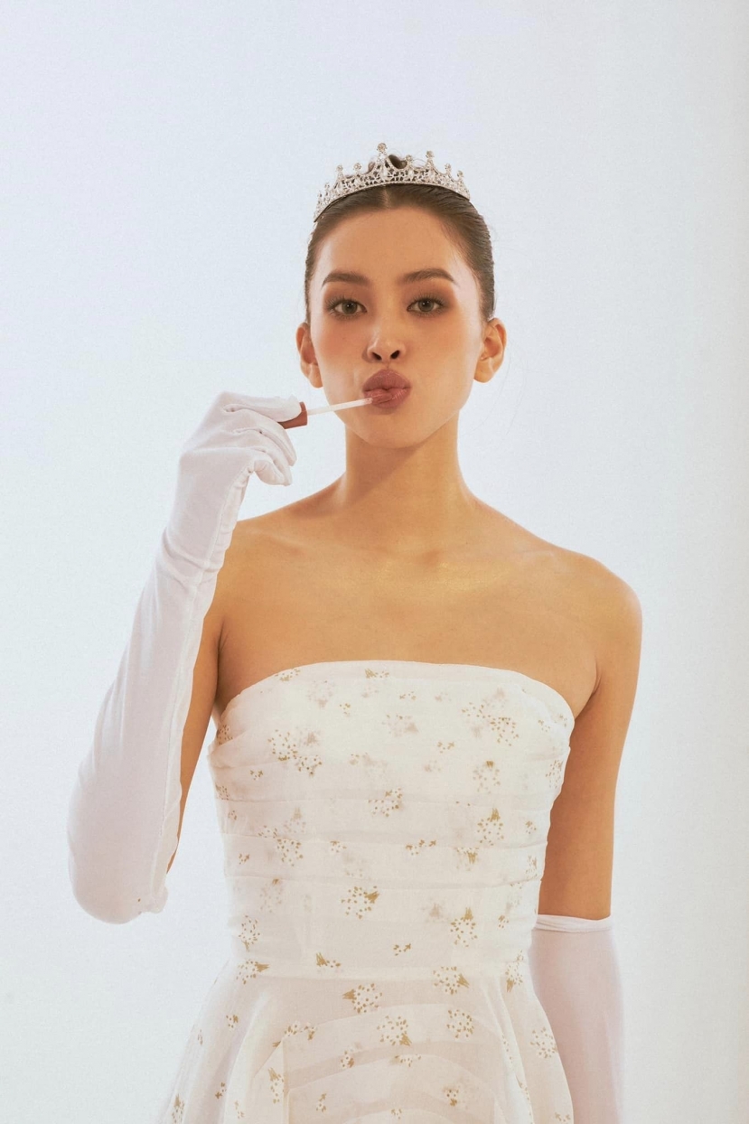 Tiểu Vy ngày chứng minh chỗ đứng trong làng mốt Việt Tiểu Vy ngày chứng minh chỗ đứng trong làng mốt Việt