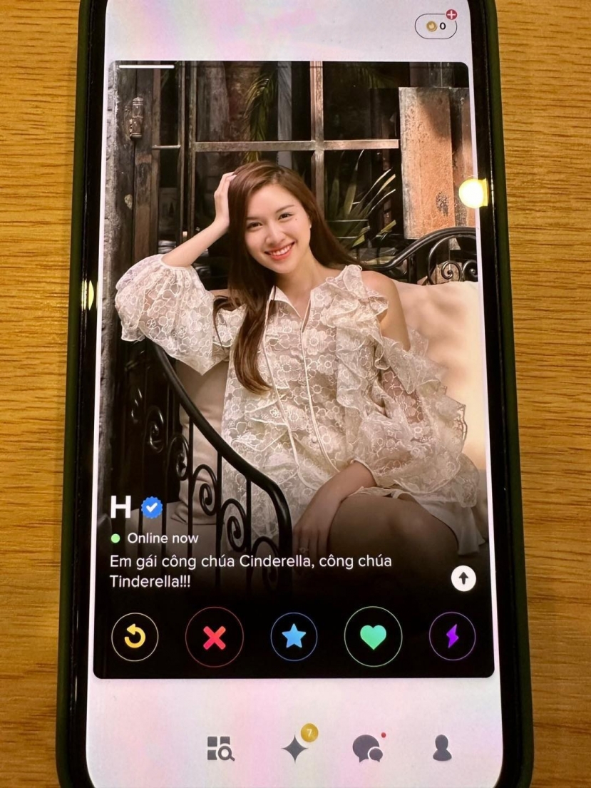 Hình ảnh một tài khoản trên ứng dụng hẹn hò để hình ảnh đại diện là Thanh Thanh Huyền Hình ảnh một tài khoản trên ứng dụng hẹn hò để hình ảnh đại diện là Thanh Thanh Huyền