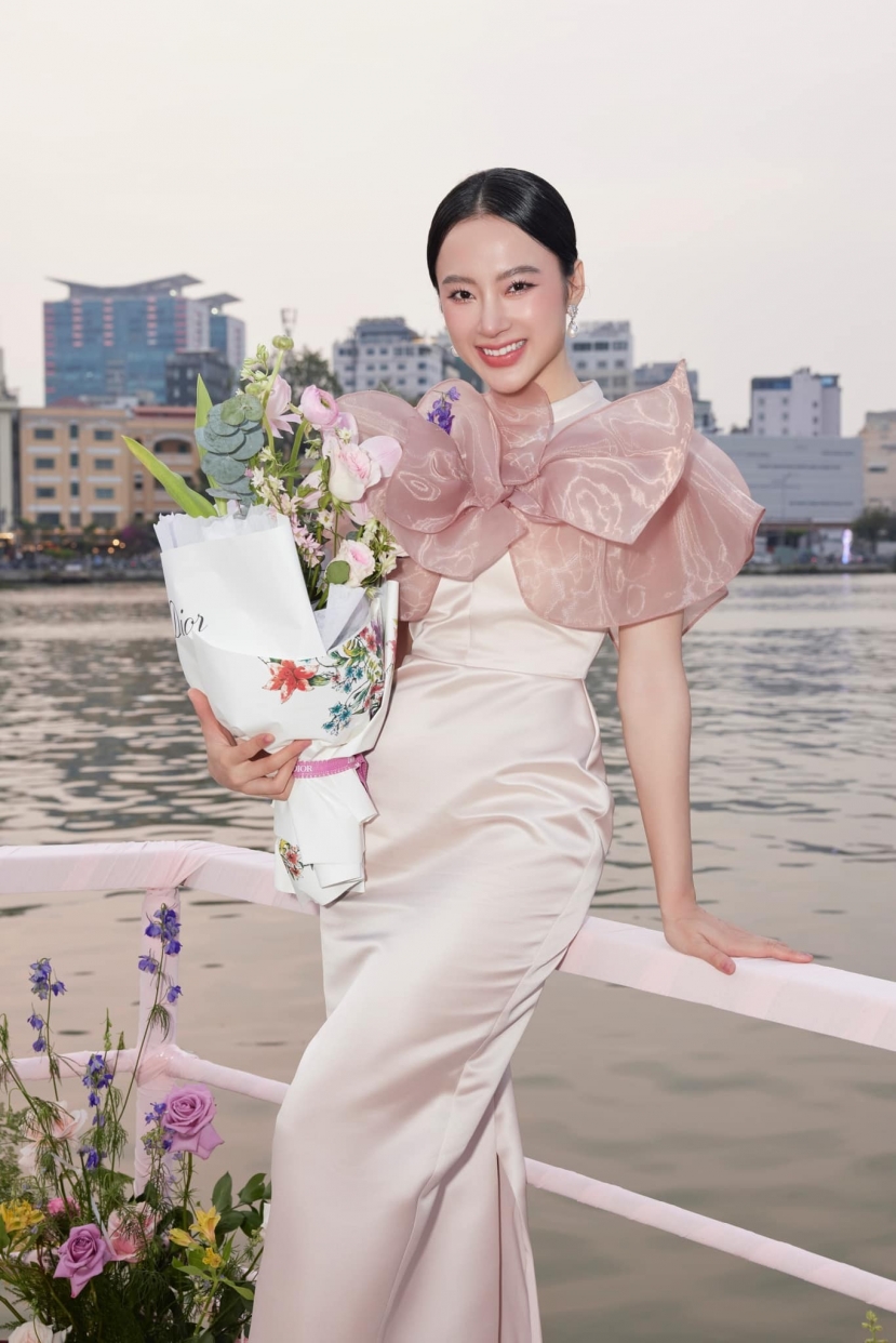 Angela Phương Trinh nhuận sắc hậu giảm cân Angela Phương Trinh nhuận sắc hậu giảm cân