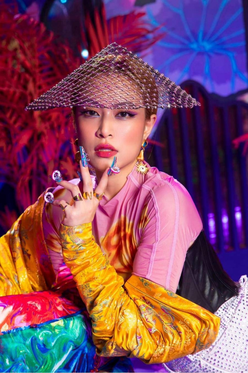 Cái 'bóng' của Hoàng Thùy Linh quá lớn khiến nhiều sao trẻ chật vật vượt qua Cái 'bóng' của Hoàng Thùy Linh quá lớn khiến nhiều sao trẻ chật vật vượt qua