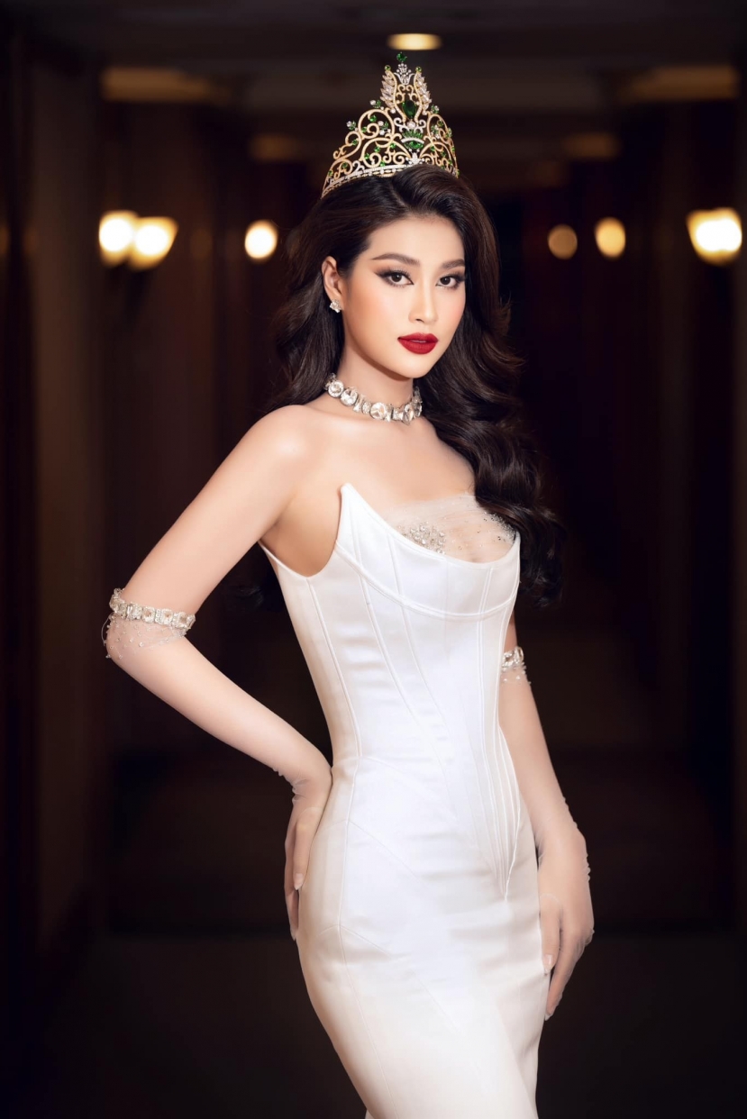 Thiên Ân cho thấy khí chất kinh diễm khi diện trang phục dạ hội Thiên Ân cho thấy khí chất kinh diễm khi diện trang phục dạ hội