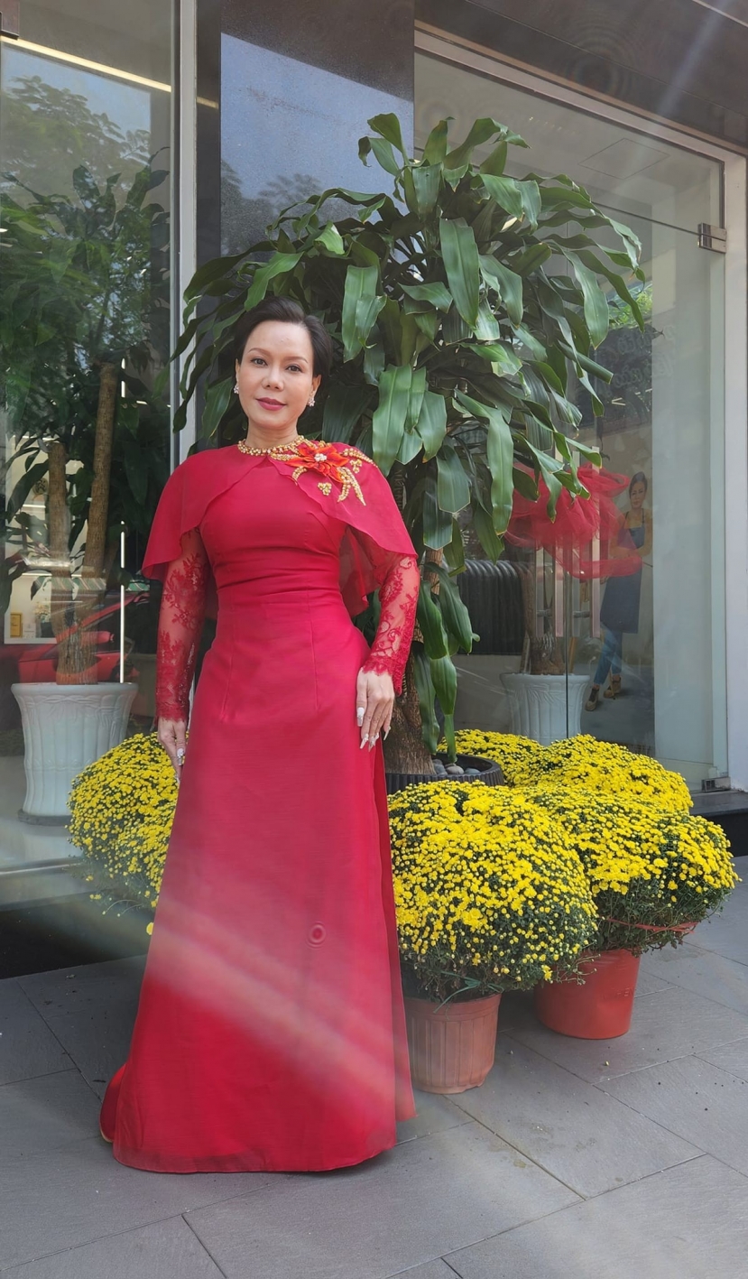 Việt Hương bận rộn với công việc Việt Hương bận rộn với công việc