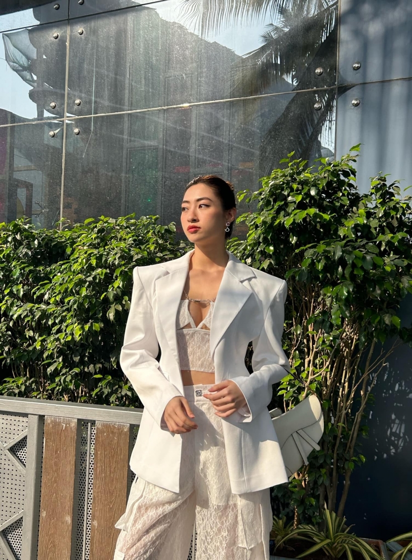 Lương Thùy Linh người đẹp cũng bỏ túi cho mình bộ sưu tập váy vóc khoe vòng 1 đỉnh Lương Thùy Linh người đẹp cũng bỏ túi cho mình bộ sưu tập váy vóc khoe vòng 1 đỉnh