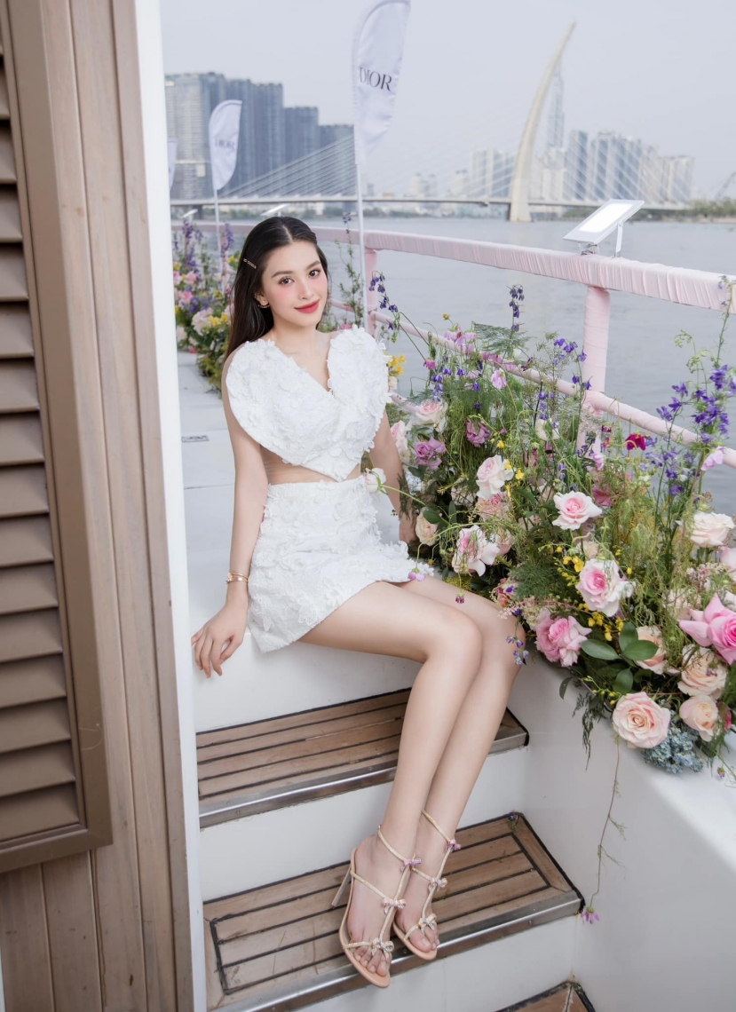Tiểu Vy khoe dáng đỉnh tại sự kiện của Dior Tiểu Vy khoe dáng đỉnh tại sự kiện của Dior