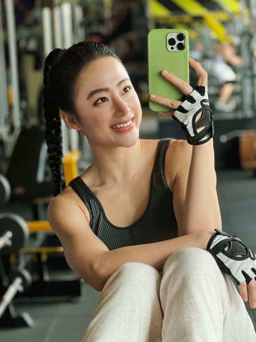 Angela Phương Trinh chăm chỉ tập luyện để duy trì sắc vóc Angela Phương Trinh chăm chỉ tập luyện để duy trì sắc vóc