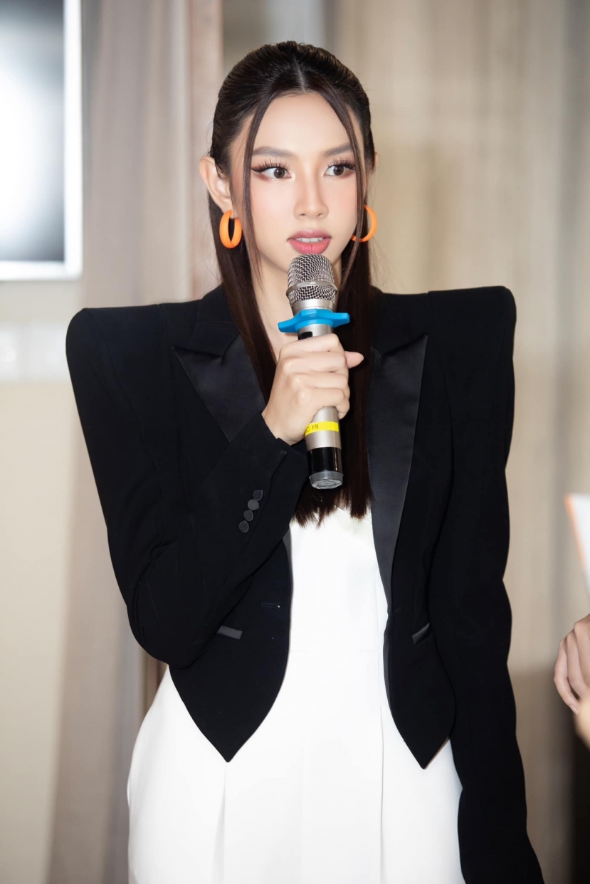 Thùy Tiên liên tục nhận được giải thưởng danh giá sau khi kết thúc nhiệm kỳ Thùy Tiên liên tục nhận được giải thưởng danh giá sau khi kết thúc nhiệm kỳ