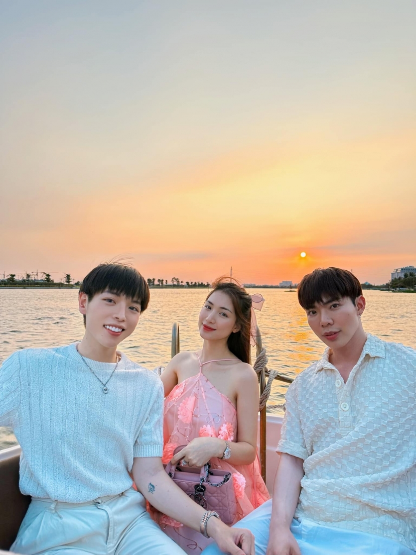 Đức Phúc - Erik luôn đồng hành cùng Hòa Minzy Đức Phúc - Erik luôn đồng hành cùng Hòa Minzy
