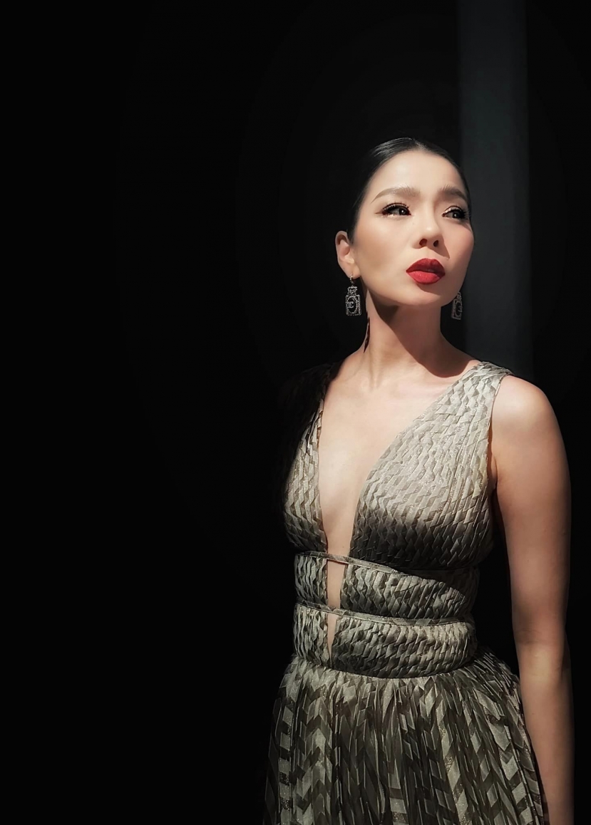 Lệ Quyên tỏ ra không quan tâm đến bàn tán nổ ra trên mạng xã hội Lệ Quyên tỏ ra không quan tâm đến bàn tán nổ ra trên mạng xã hội