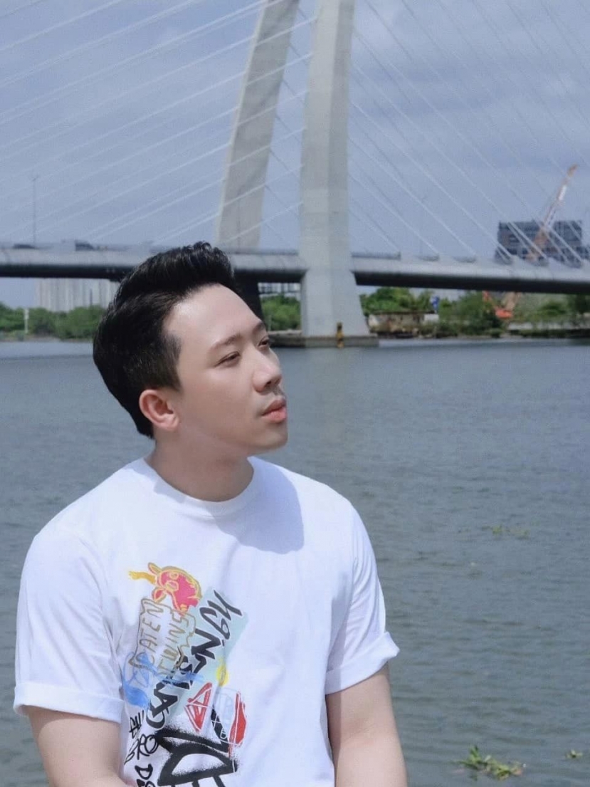 Trấn Thành lộ diện giữa thời điểm tranh cãi nổ ra Trấn Thành lộ diện giữa thời điểm tranh cãi nổ ra