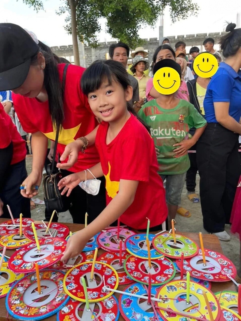 Càng lớn con gái Mai Phương càng xinh đẹp, các đường nét trên gương mặt như 'copy' của mẹ Càng lớn con gái Mai Phương càng xinh đẹp, các đường nét trên gương mặt như 'copy' của mẹ