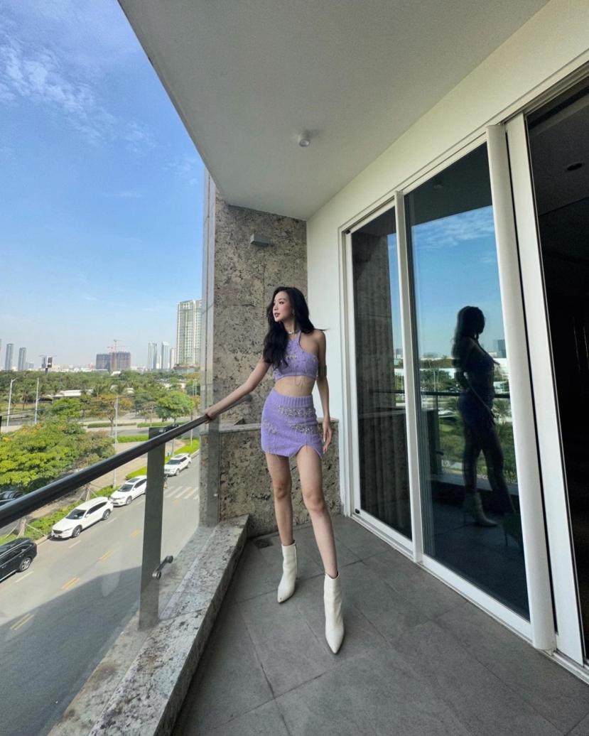 Bảo Ngọc thường phối trang phục với giày cao gót để hack dáng Bảo Ngọc thường phối trang phục với giày cao gót để hack dáng