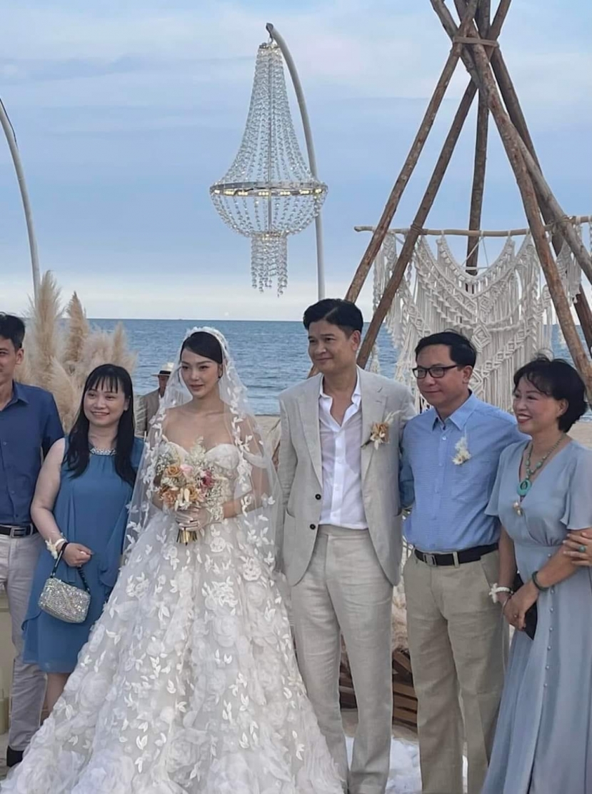 Dù có vẻ chững chạc song chồng Minh Hằng lại yêu chiều vợ hết nấc, điều này khác xa hình dung của dân tình Dù có vẻ chững chạc song chồng Minh Hằng lại yêu chiều vợ hết nấc, điều này khác xa hình dung của dân tình