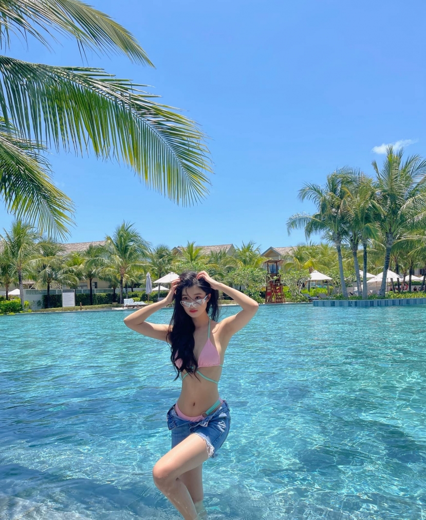Phương Nhi chào hè với loạt ảnh nóng bỏng, vòng eo 'siêu thực' khiến fan trố mắt - Ảnh 2 Phương Nhi chào hè với loạt ảnh nóng bỏng, vòng eo 'siêu thực' khiến fan trố mắt - Ảnh 2