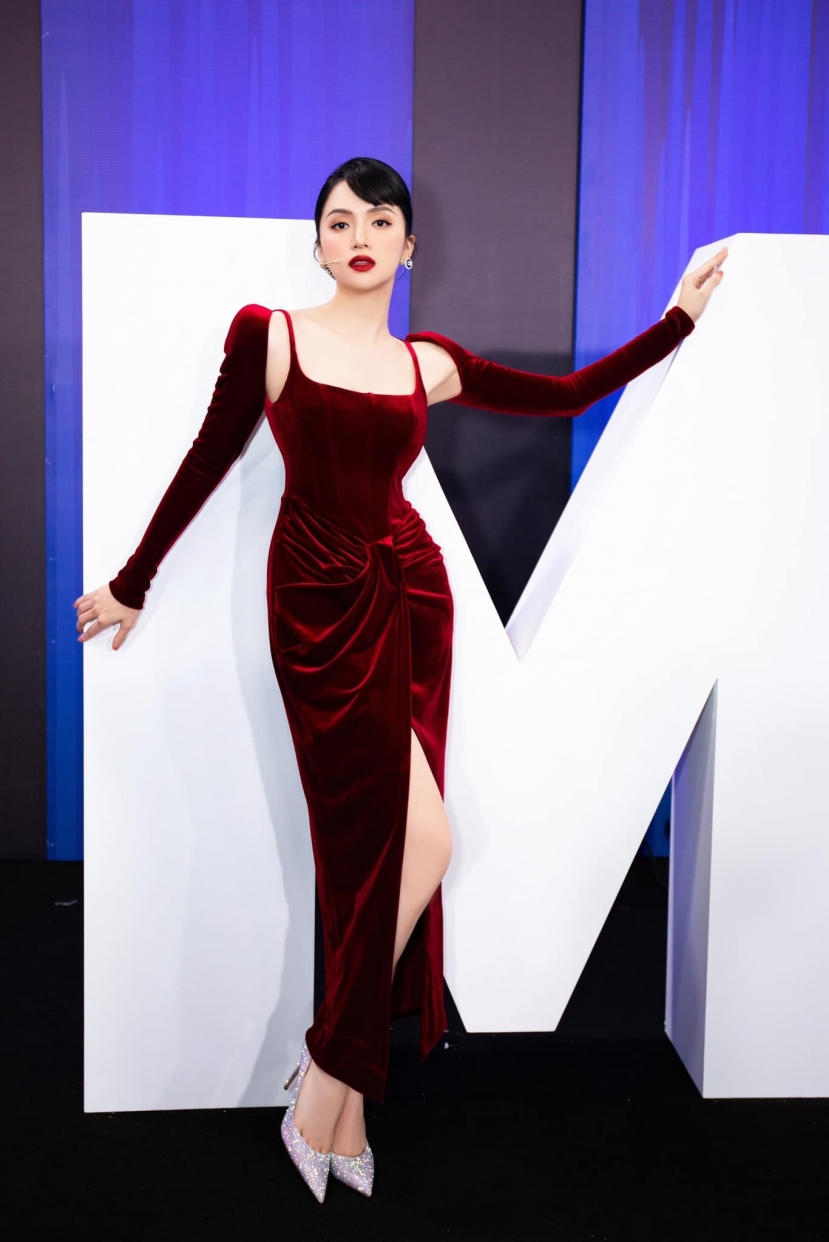 Hương Giang hiện chưa đưa ra bất cứ phản hồi nào về việc tổ chức cuộc thi sắc đẹp nhưng không xin phép Hương Giang hiện chưa đưa ra bất cứ phản hồi nào về việc tổ chức cuộc thi sắc đẹp nhưng không xin phép