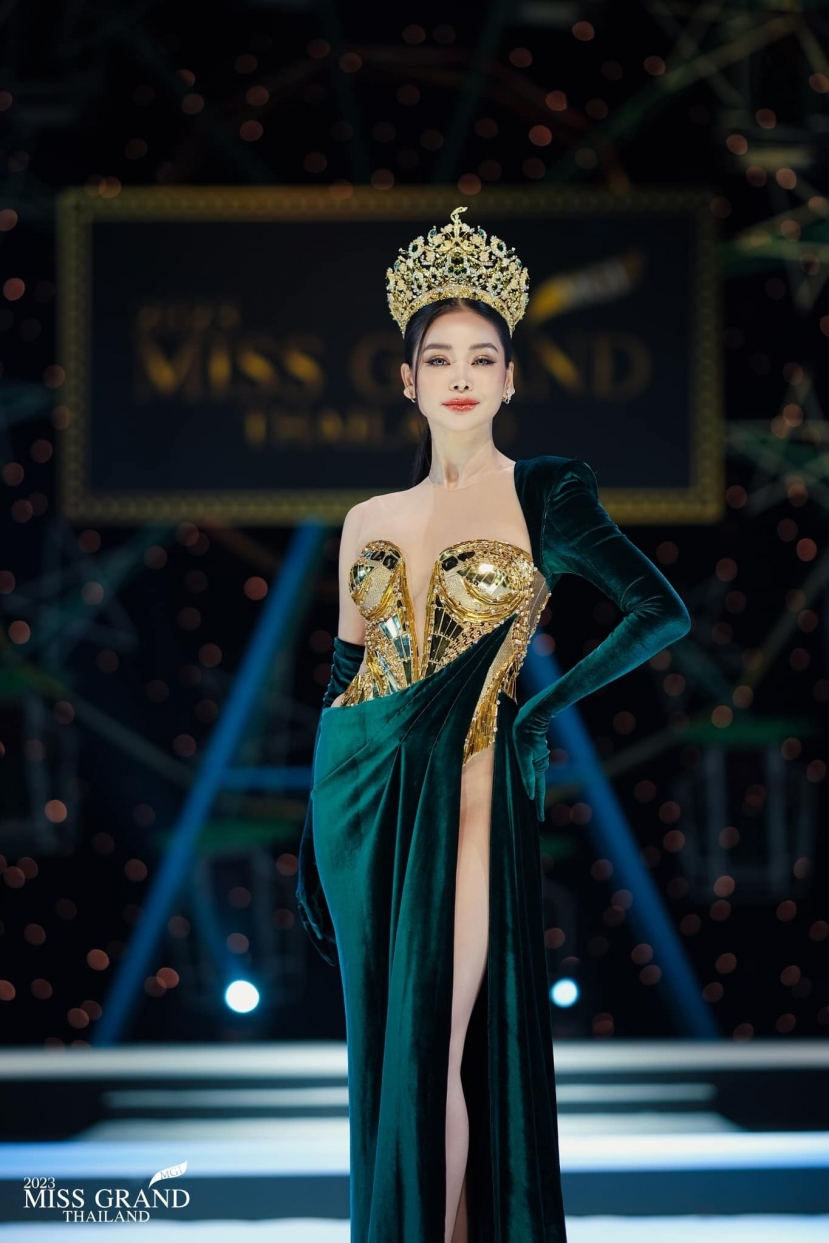 Thí sinh Miss Grand Thailand 2023 khiến fan 'ngượng chín' khi diện trang phục hở quá đà - Ảnh 1