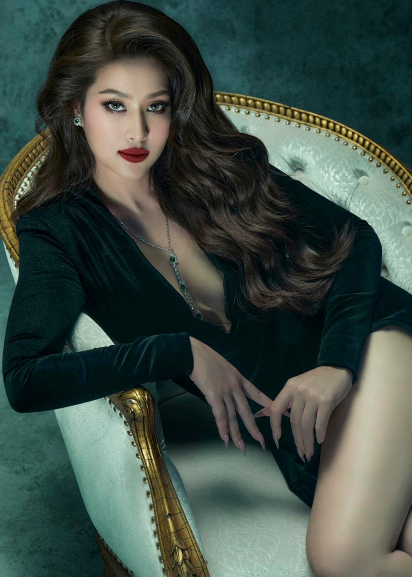 Thiên Ân từng bị ông Nawat chê có phần thân trên dài hơn phần thân dưới và phần hông to Thiên Ân từng bị ông Nawat chê có phần thân trên dài hơn phần thân dưới và phần hông to
