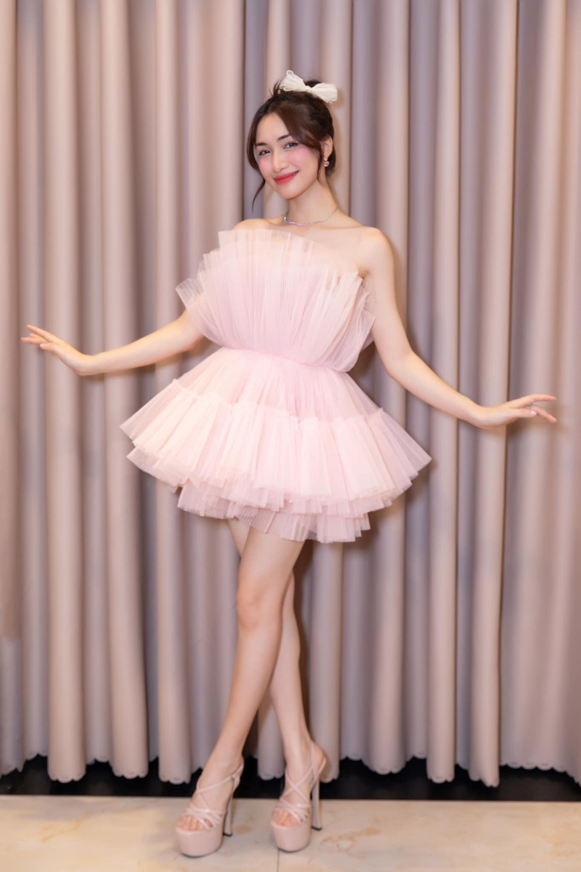 Sắc vóc của Hòa Minzy khiến bao người ngưỡng mộ Sắc vóc của Hòa Minzy khiến bao người ngưỡng mộ