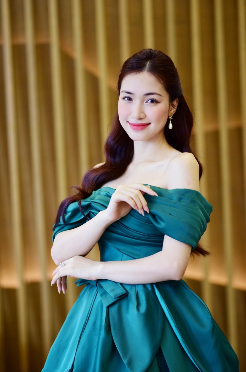 Hòa Minzy khác lạ hậu qua Hàn Quốc thăm Văn Toàn: Chính chủ thừa nhận 'sửa' điểm này - Ảnh 1 Hòa Minzy khác lạ hậu qua Hàn Quốc thăm Văn Toàn: Chính chủ thừa nhận 'sửa' điểm này - Ảnh 1