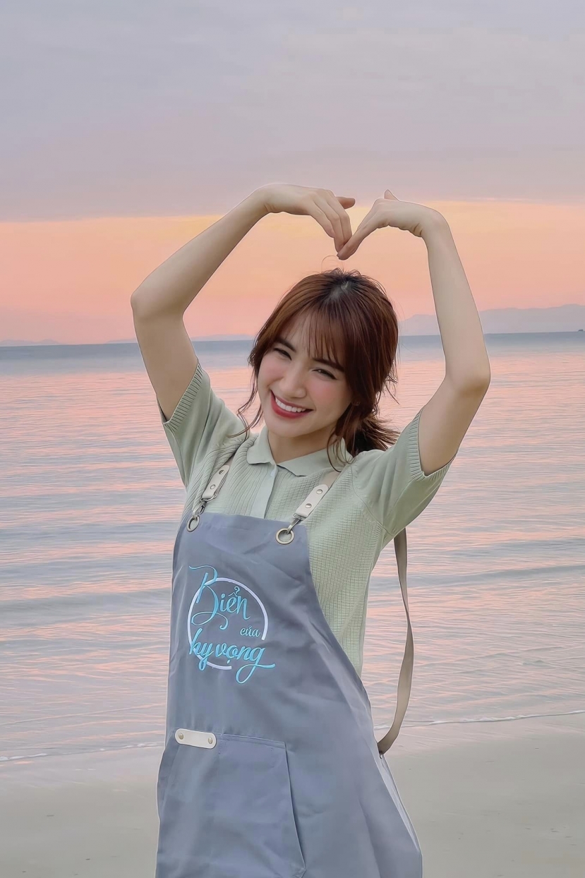 Sau khi chia tay với thiếu gia Minh Hải, Hoà Minzy dành hầu hết thời gian để vun đắp tình cảm cho bé Bo Sau khi chia tay với thiếu gia Minh Hải, Hoà Minzy dành hầu hết thời gian để vun đắp tình cảm cho bé Bo