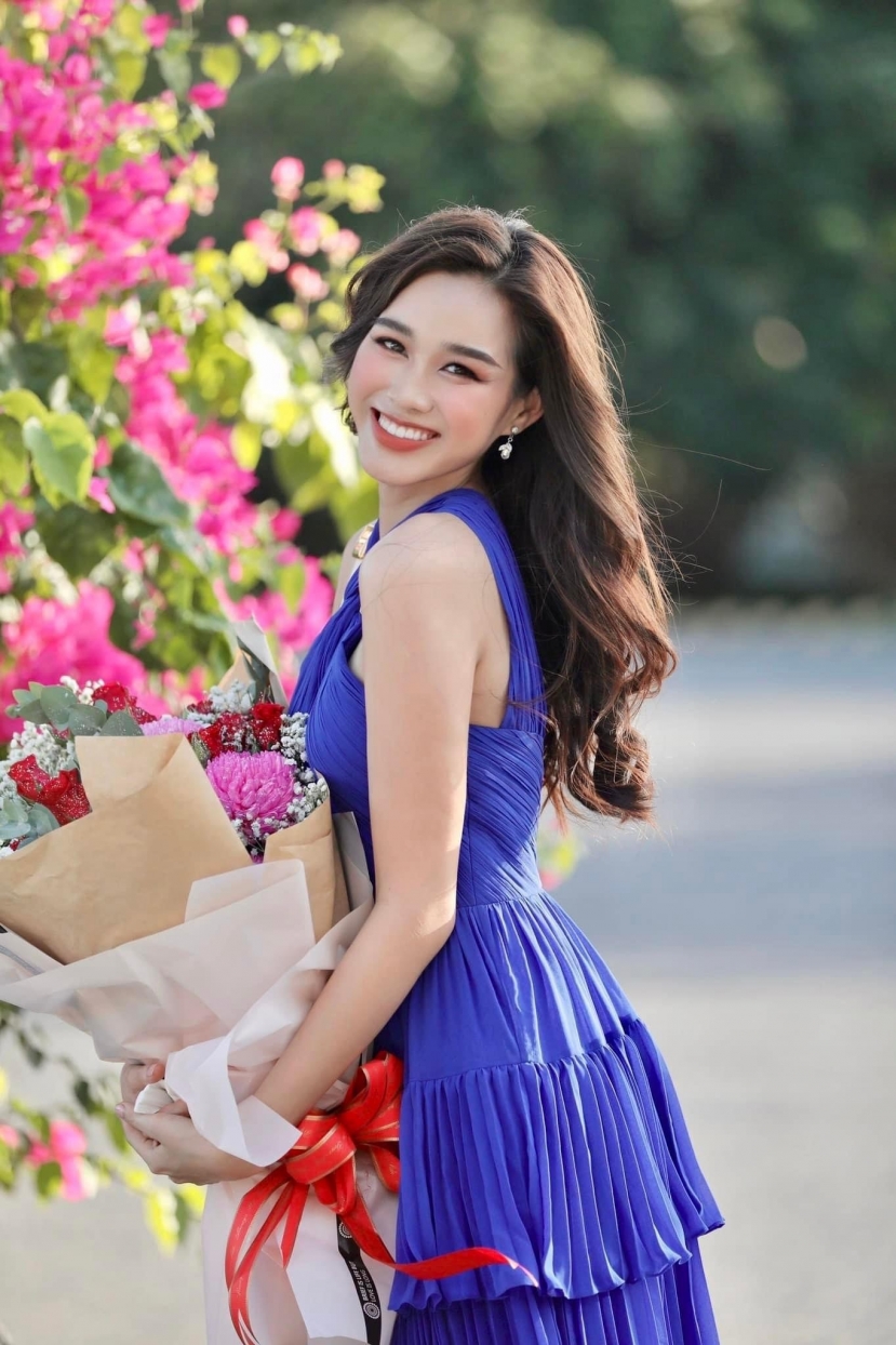 Tài sắc vẹn toàn là khen ngợi của khán giả tặng cho Đỗ Thị Hà Tài sắc vẹn toàn là khen ngợi của khán giả tặng cho Đỗ Thị Hà