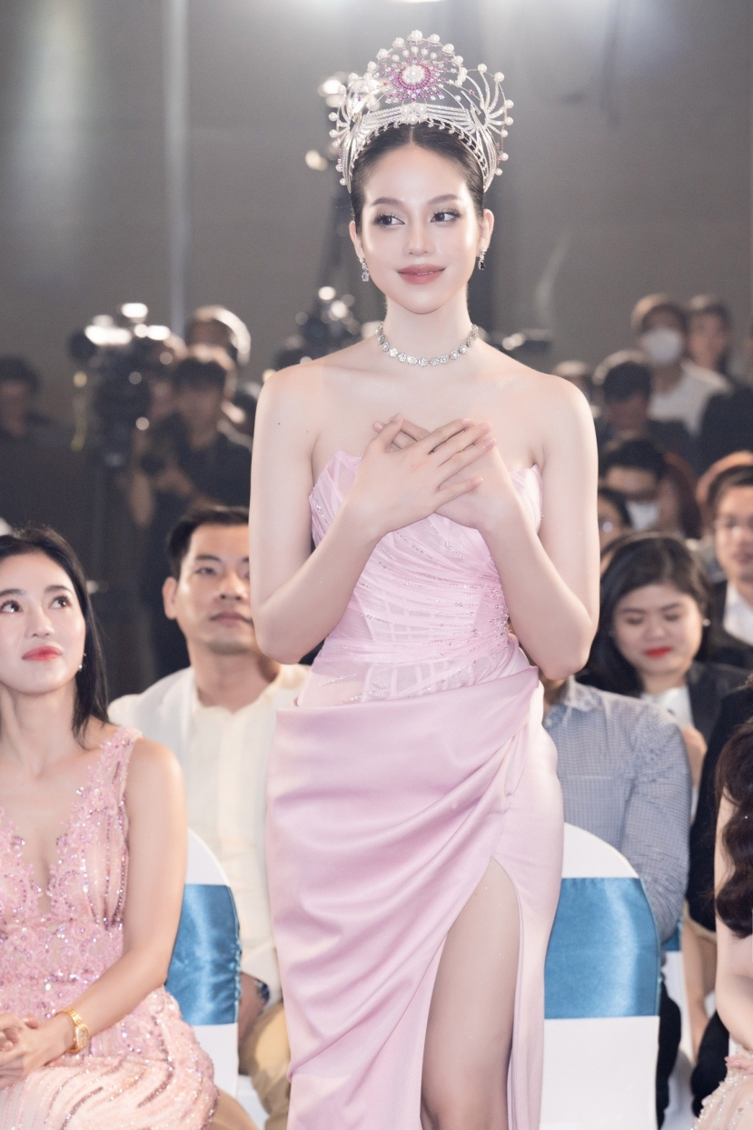Chung khung hình, Thanh Thủy giật spotlight Thùy Tiên - Mai Phương - Thiên Ân: Đẳng cấp 'chánh cung' - Ảnh 2 Chung khung hình, Thanh Thủy giật spotlight Thùy Tiên - Mai Phương - Thiên Ân: Đẳng cấp 'chánh cung' - Ảnh 2