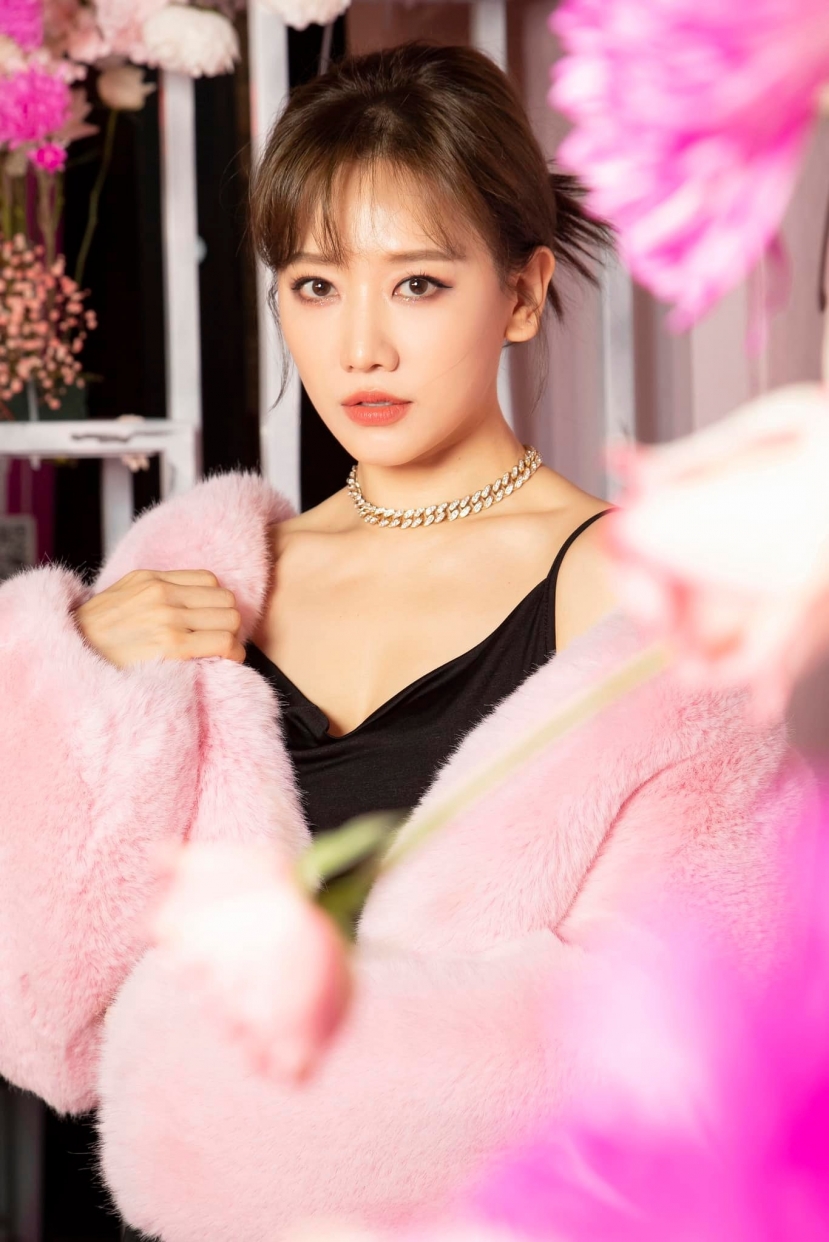Ở tuổi U40, Hari Won duy trì nhan sắc xinh đẹp, hễ xuất hiện cô lại vô cùng nổi bật Ở tuổi U40, Hari Won duy trì nhan sắc xinh đẹp, hễ xuất hiện cô lại vô cùng nổi bật