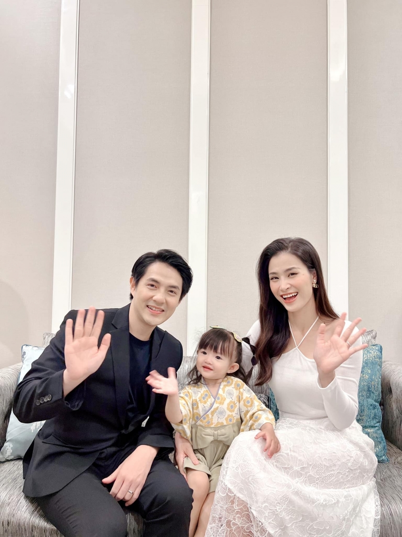 Tổ ấm viên mãn của Đông Nhi và Ông Cao Thắng khiến bao người ngưỡng mộ Tổ ấm viên mãn của Đông Nhi và Ông Cao Thắng khiến bao người ngưỡng mộ