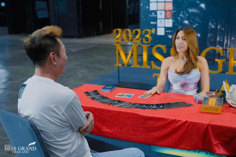 Cách đây ít ngày Miss Grand Thailand 2023 còn vấp phải tranh cãi khi đưa bói bài vào hoạt động thuộc khuôn khổ cuộc thi Cách đây ít ngày Miss Grand Thailand 2023 còn vấp phải tranh cãi khi đưa bói bài vào hoạt động thuộc khuôn khổ cuộc thi