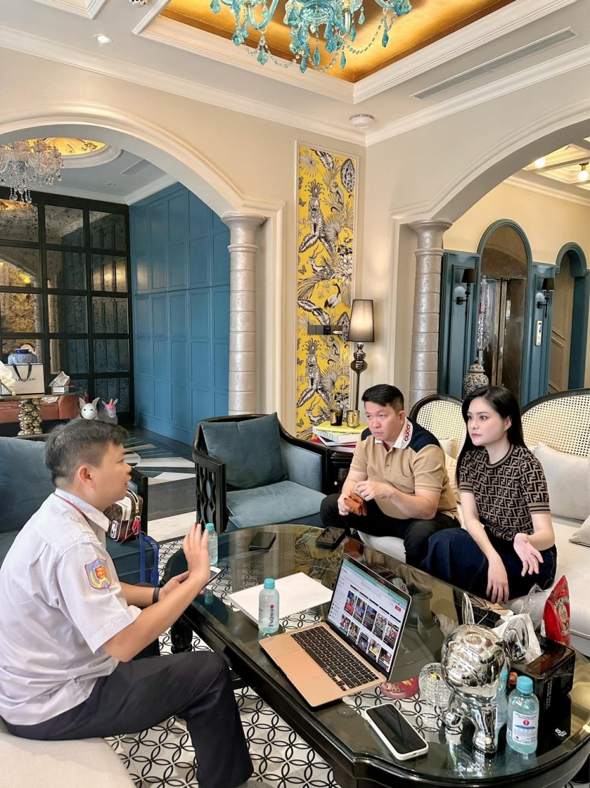 Vợ chồng Đoàn Di Băng làm việc để giải quyết tin đồn sai lệch Vợ chồng Đoàn Di Băng làm việc để giải quyết tin đồn sai lệch
