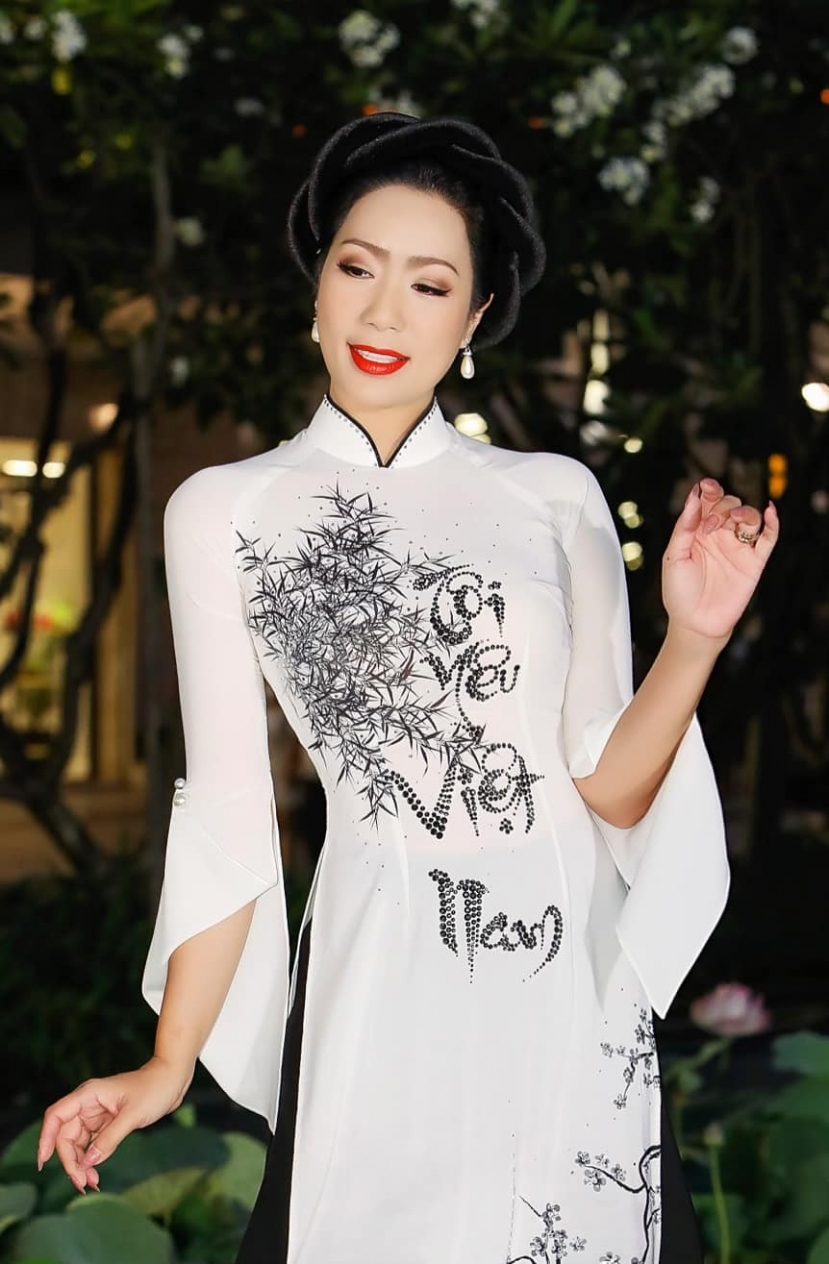Trịnh Kim Chi được biết đến là 'tượng đài nhan sắc' của làng giải trí Việt bởi duy trì sắc vóc hoàn hảo sau gần 3 thập kỷ đăng quang Trịnh Kim Chi được biết đến là 'tượng đài nhan sắc' của làng giải trí Việt bởi duy trì sắc vóc hoàn hảo sau gần 3 thập kỷ đăng quang