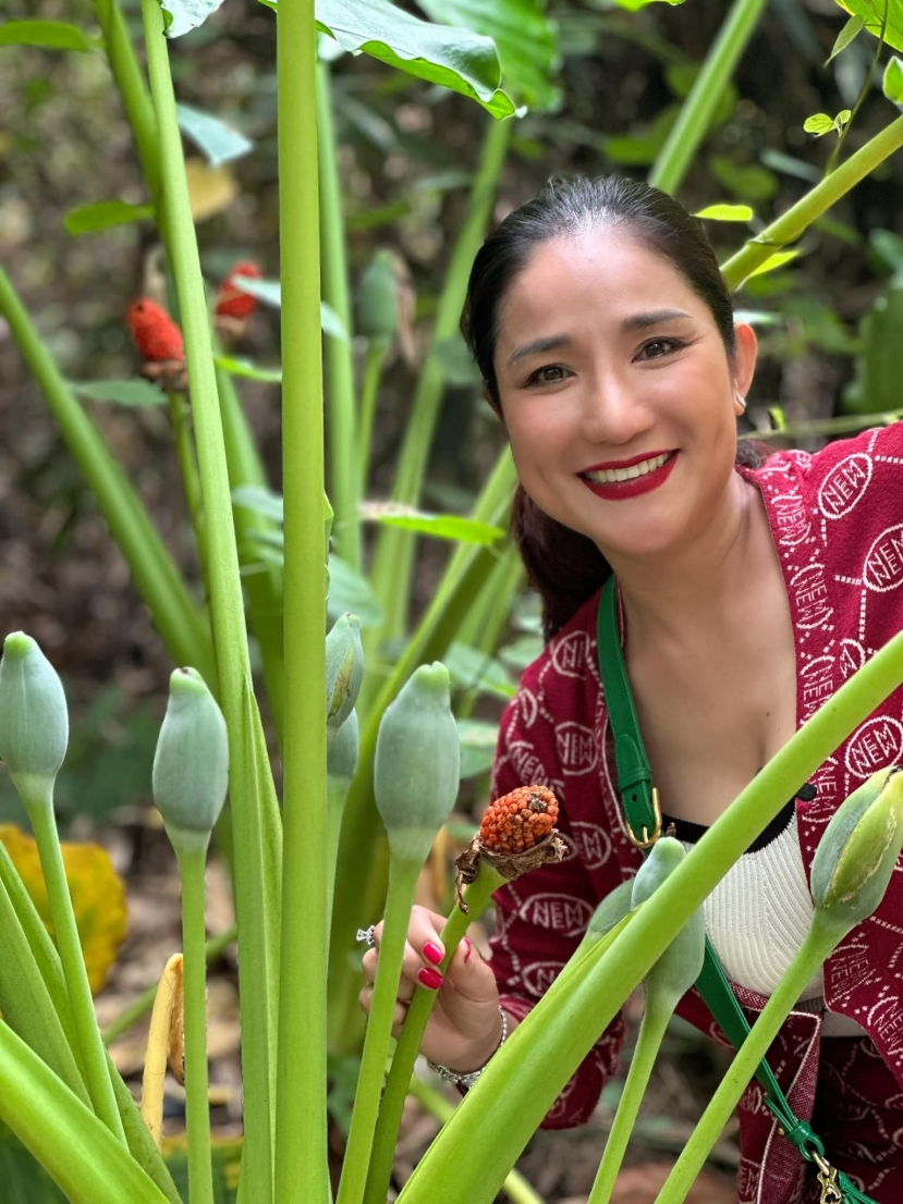 Cát Tường chăm 'đốt mắt' dân tình khi diện đồ gợi cảm, sắc vóc U50 chẳng kém gái son 1 Cát Tường chăm 'đốt mắt' dân tình khi diện đồ gợi cảm, sắc vóc U50 chẳng kém gái son 1