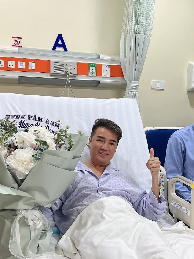 Đàm Vĩnh Hưng phải tiếp nhận phẫu thuật khiến nhiều người lo lắng Đàm Vĩnh Hưng phải tiếp nhận phẫu thuật khiến nhiều người lo lắng
