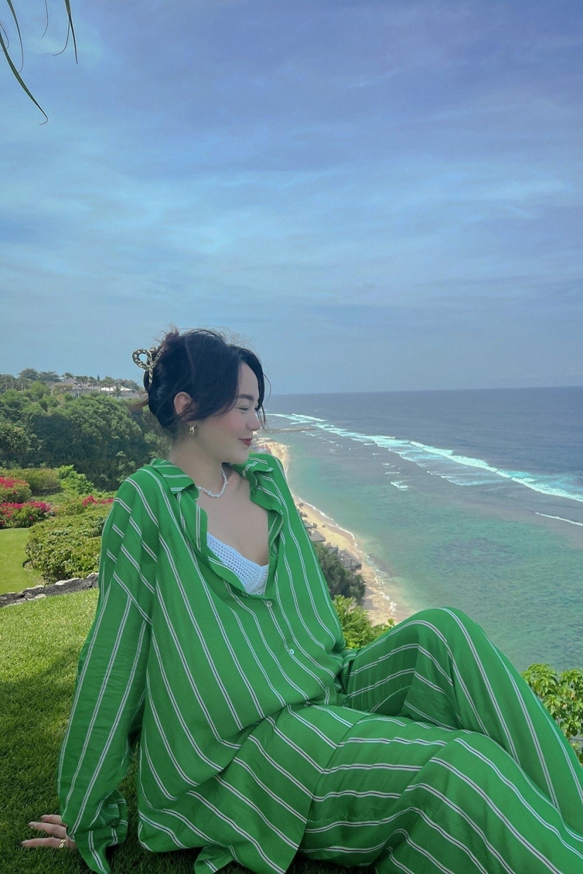 Minh Hằng rạng rỡ trong chuyến du lịch Bali Minh Hằng rạng rỡ trong chuyến du lịch Bali